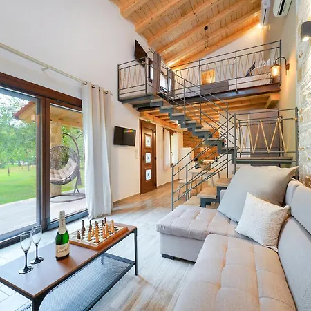 Natura With Jacuzzi Villa *