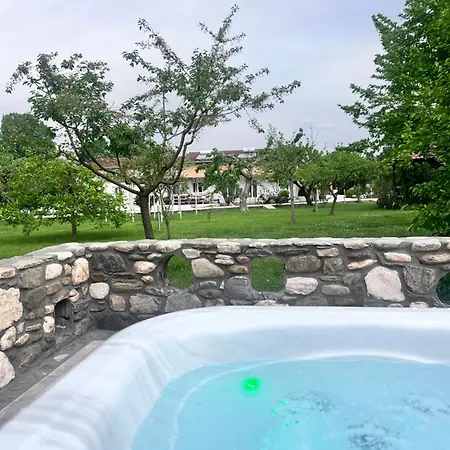 Natura With Jacuzzi